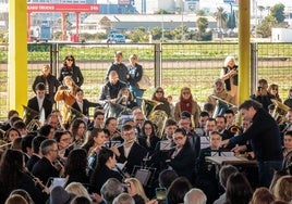 El maestro Gustavo Dudamel, el pasado domingo, durante el concierto en Castellar-Oliveral donde, precisamente, dirigió el pasodoble 'Valencia'.