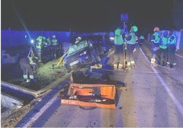 El coche siniestrado, el pasado 19 de enero en la carretera hacia el Palmar.