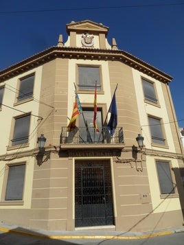 Fachada del Ayuntamiento de Llanera de Ranes.