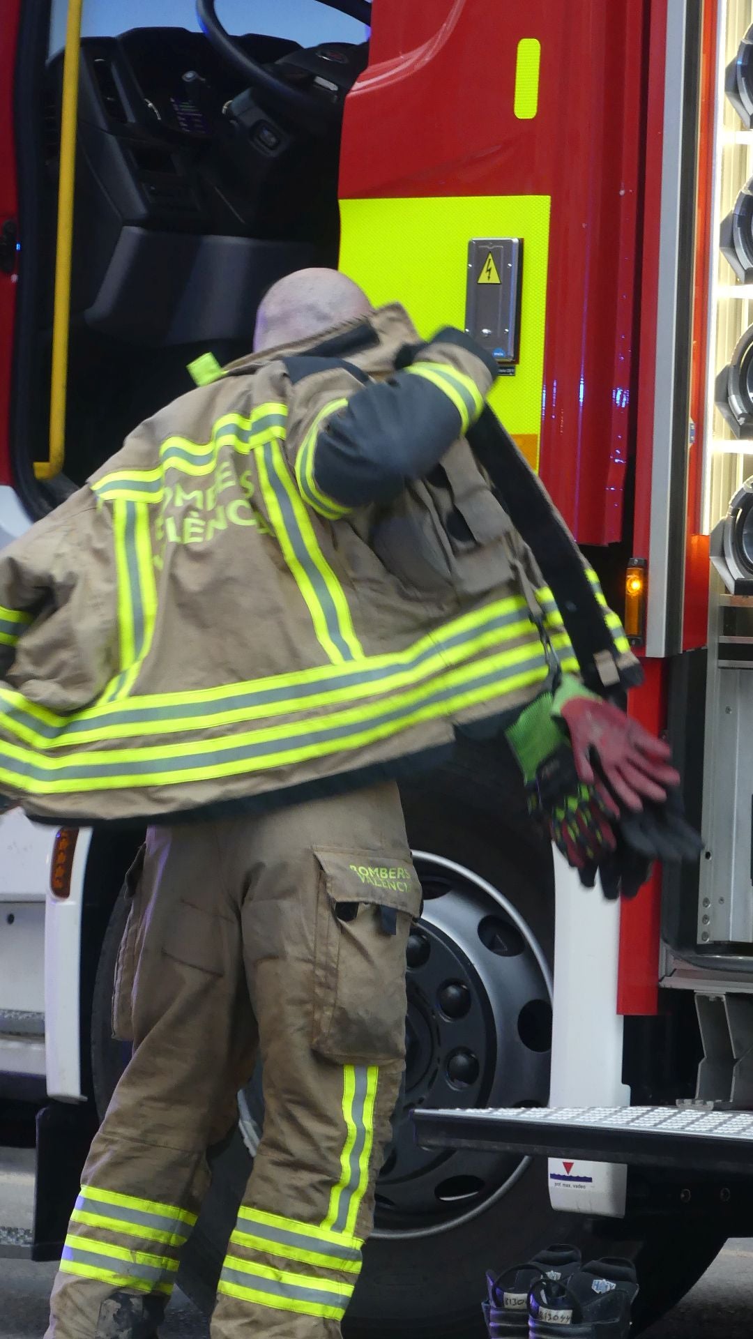 FOTOS | El incendio en un bingo desata la alarma en Valencia