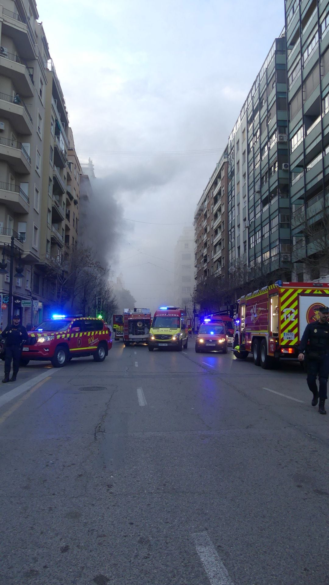 FOTOS | El incendio en un bingo desata la alarma en Valencia