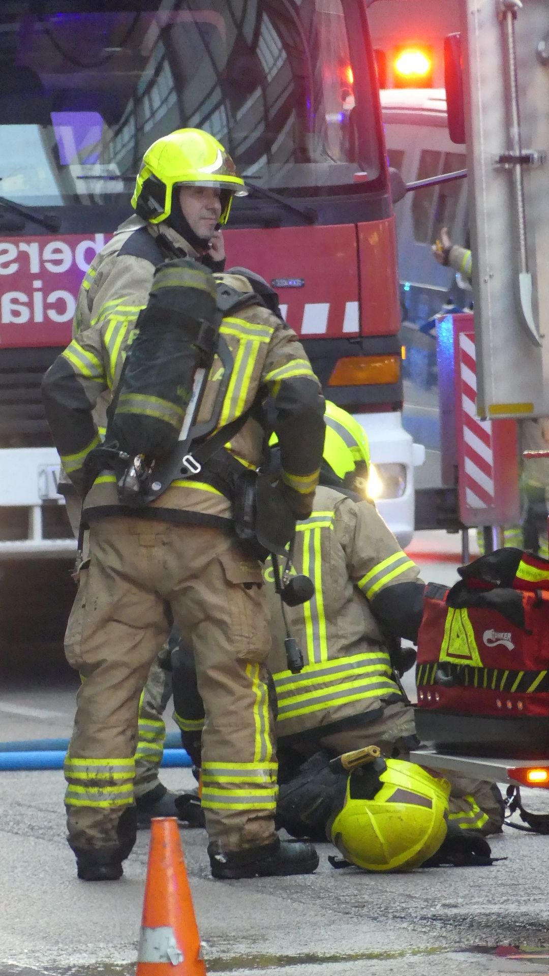 FOTOS | El incendio en un bingo desata la alarma en Valencia