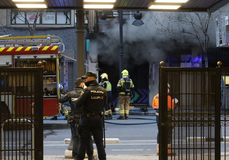 El incendio de un bingo ha desatado la alarma esta tarde en Valencia.