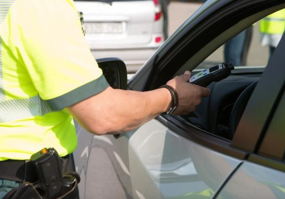 La DGT reduce la tasa máxima de alcoholemia: Este es el nuevo límite de alcohol permitido al volante en España