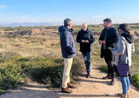 El presidente de la CHJ, Miguel Polo, segundo por la izquierda.