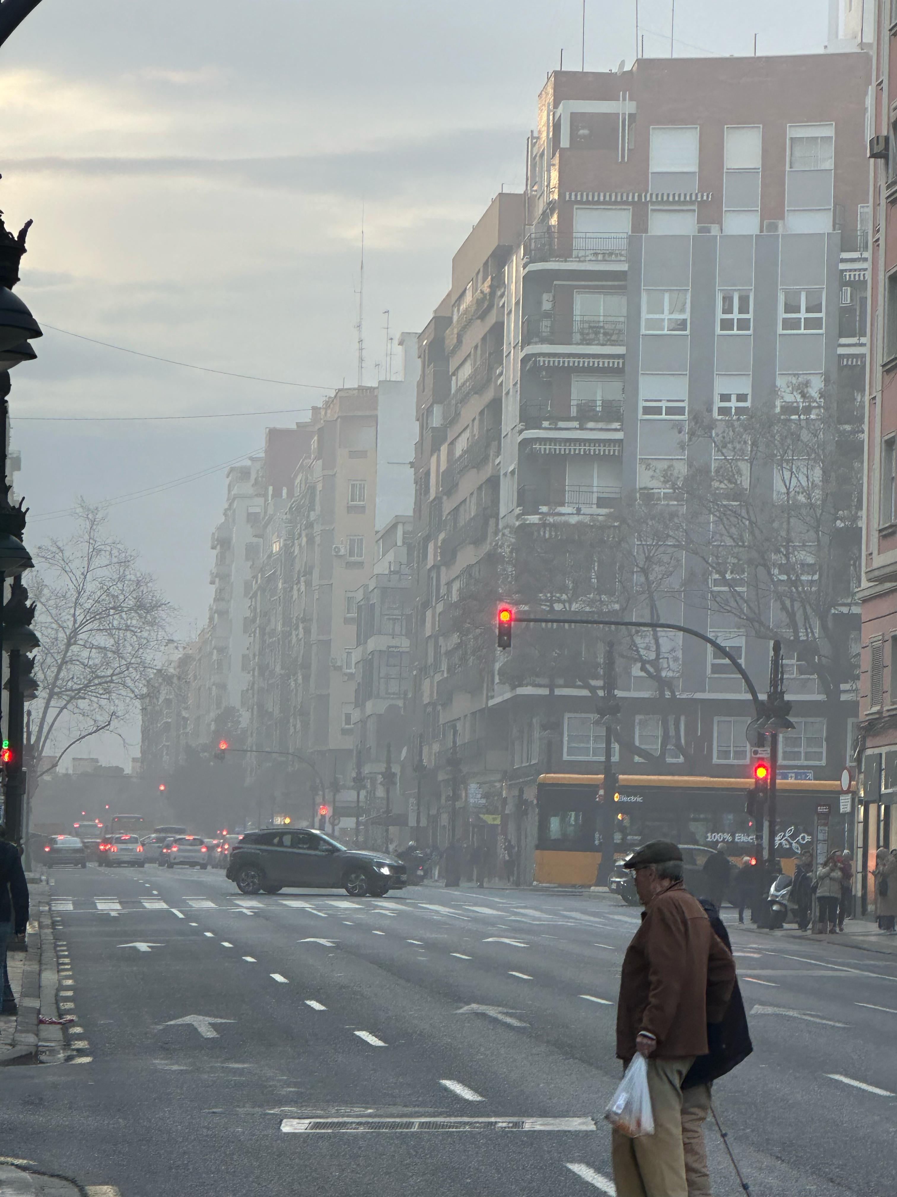 FOTOS | El incendio en un bingo desata la alarma en Valencia