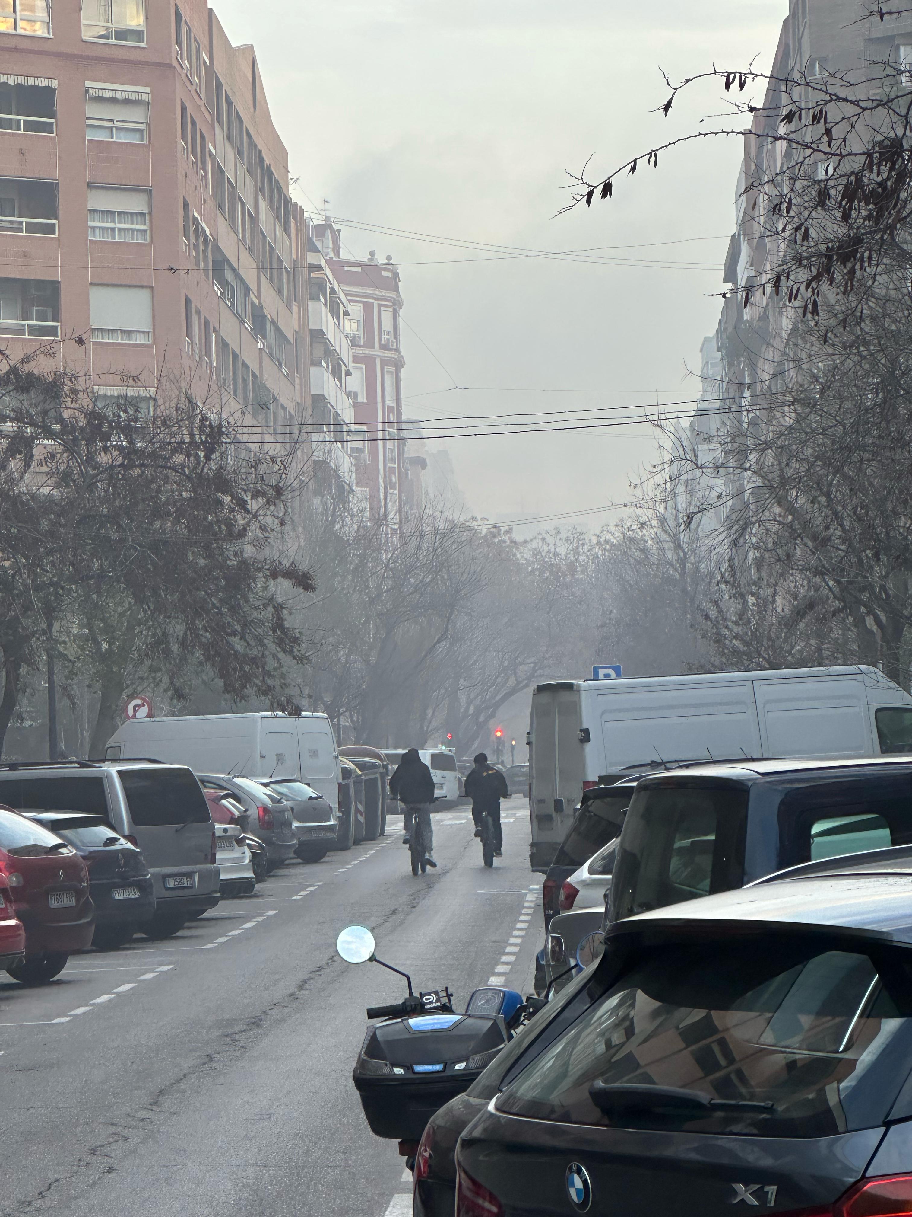 FOTOS | El incendio en un bingo desata la alarma en Valencia