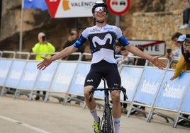 Iván Romeo celebra su triunfo en Alpuente.