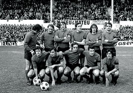 Alineación de la temporada 71-72, la última en la que se jugó la Copa a la conclusión de la Liga y el Valencia jugó su tercera final consecutiva. De pie: Abelardo, Tatono, Sol, Jesús Martínez, Lico y Vidagany. Agachados: Sergio, Forment, Quino, Paquito, y Valdez.