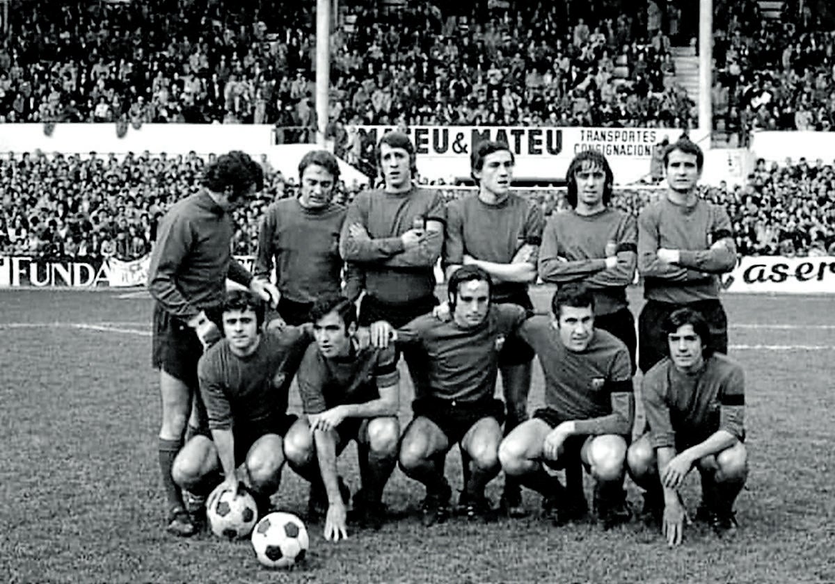 La última en la que se jugó la Copa a la conclusión de la Liga y el Valencia jugó su tercera final consecutiva. De pie: Abelardo, Tatono, Sol, Jesús Martínez, Lico y Vidagany. Agachados: Sergio, Forment, Quino, Paquito, y Valdez.