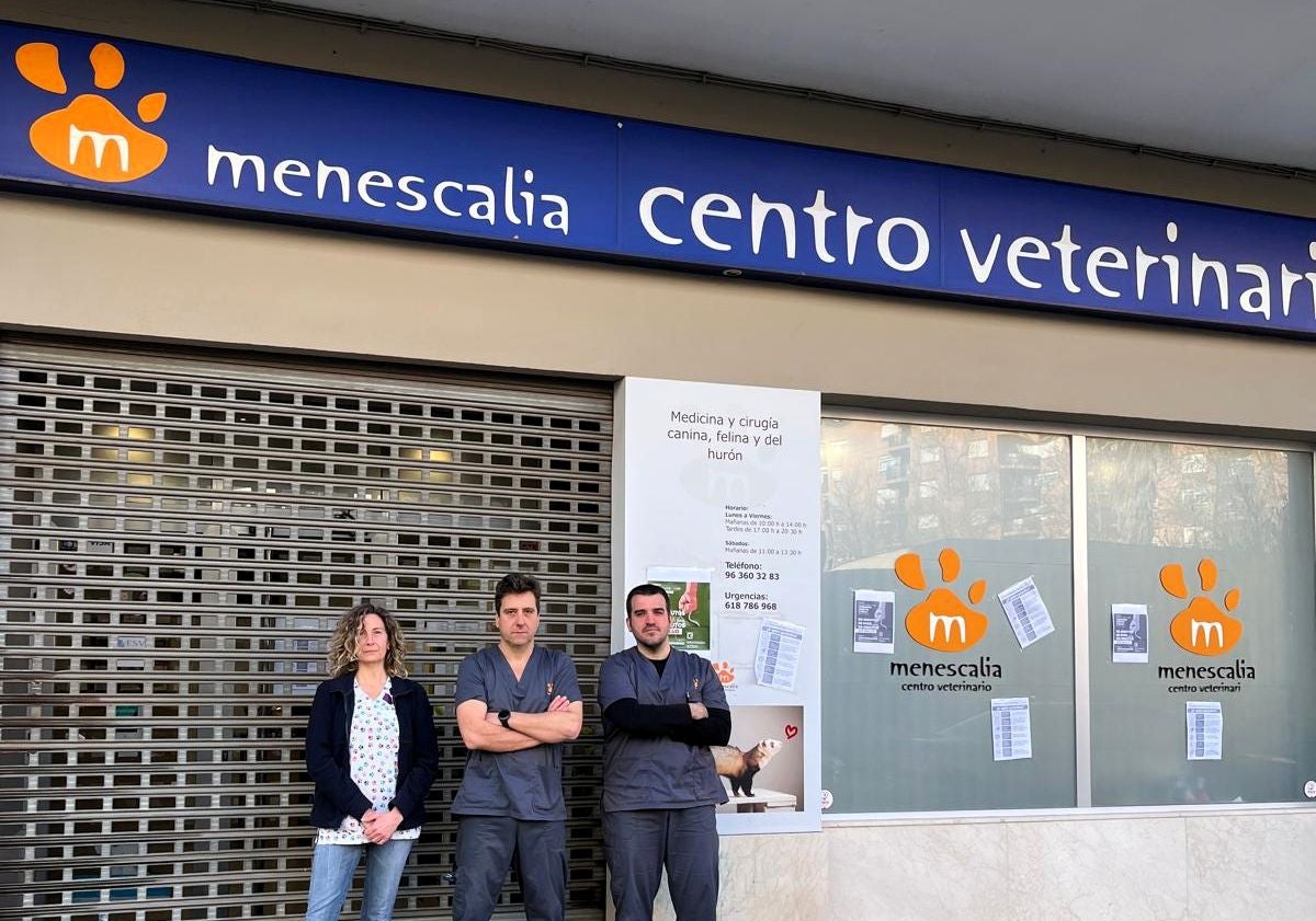 Imagen principal - Los veterinarios cierran sus clínicas en protesta por las restricciones en la medicación de los animales