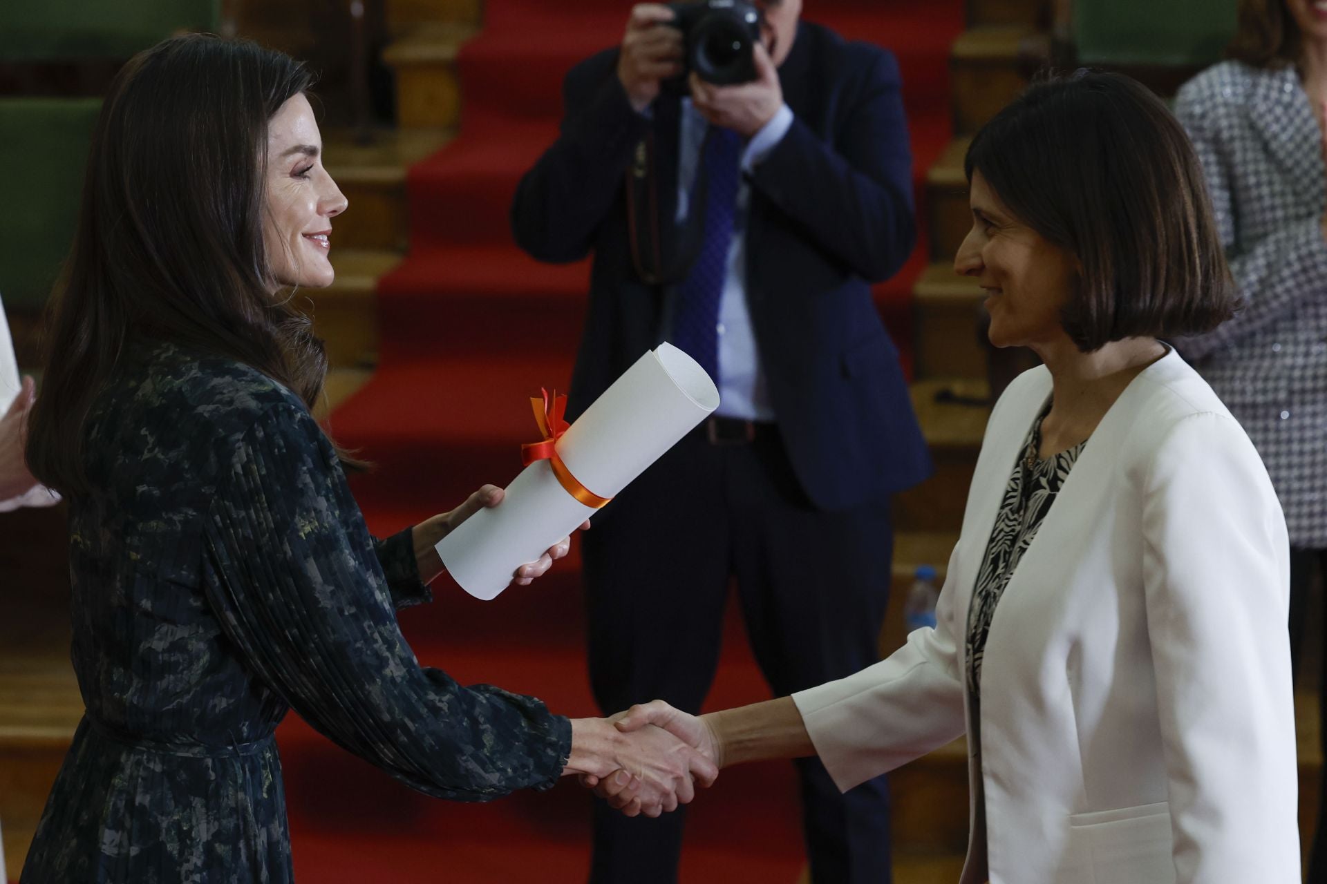 El look bohemio de la reina Letizia en Madrid