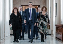 Pedro Sánchez, entre Cristina Narbona y María Jesús Montero.