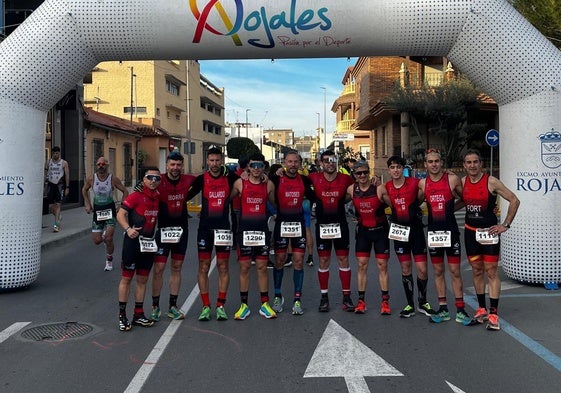 Miembros del Triatlón Tridimonis tras finalizar una carrera.