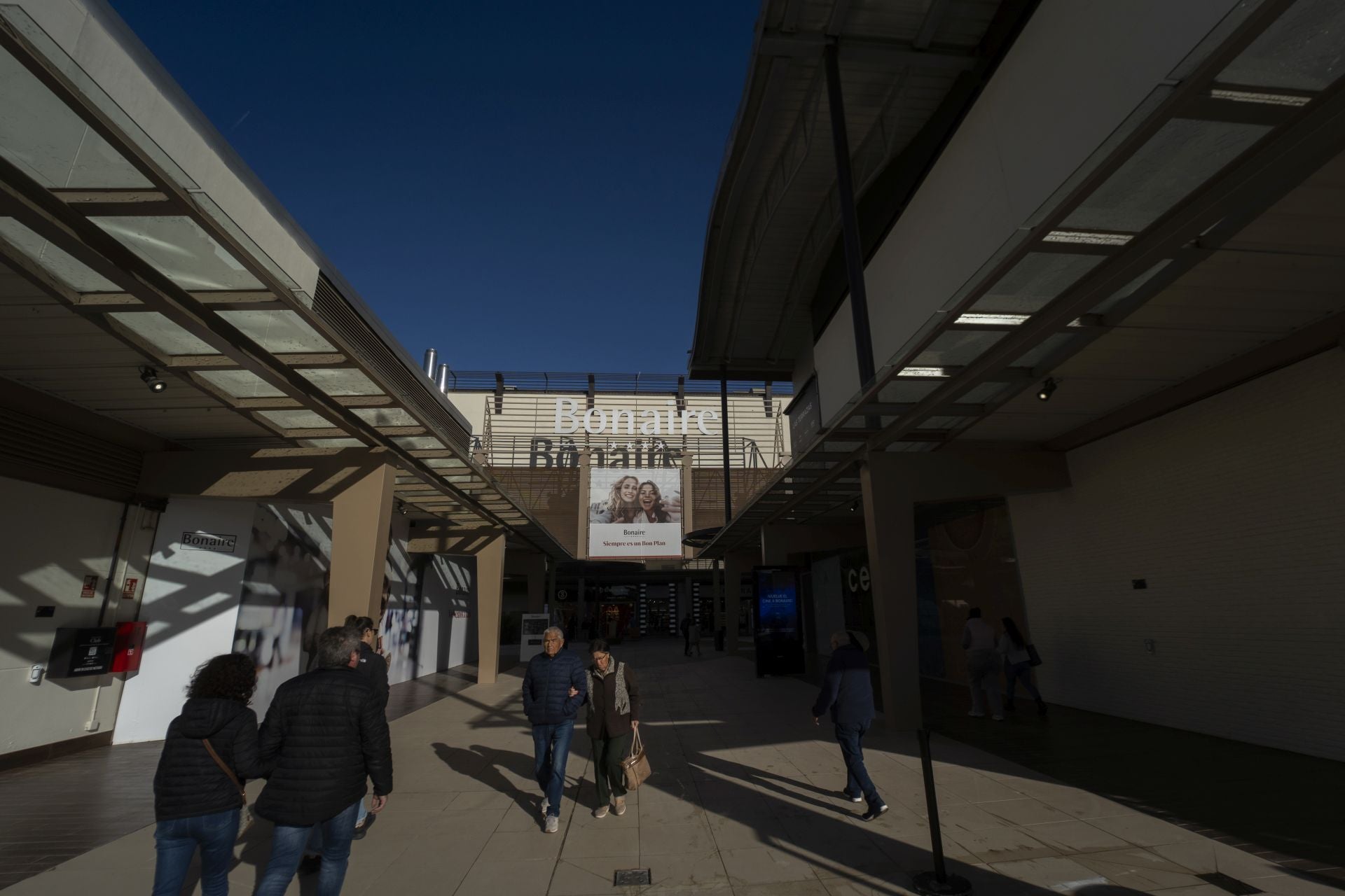 El centro comercial de Bonaire reabre sus puertas tras la dana