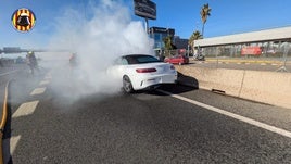 El coche afectado en la A-3 a la altura de Quart.