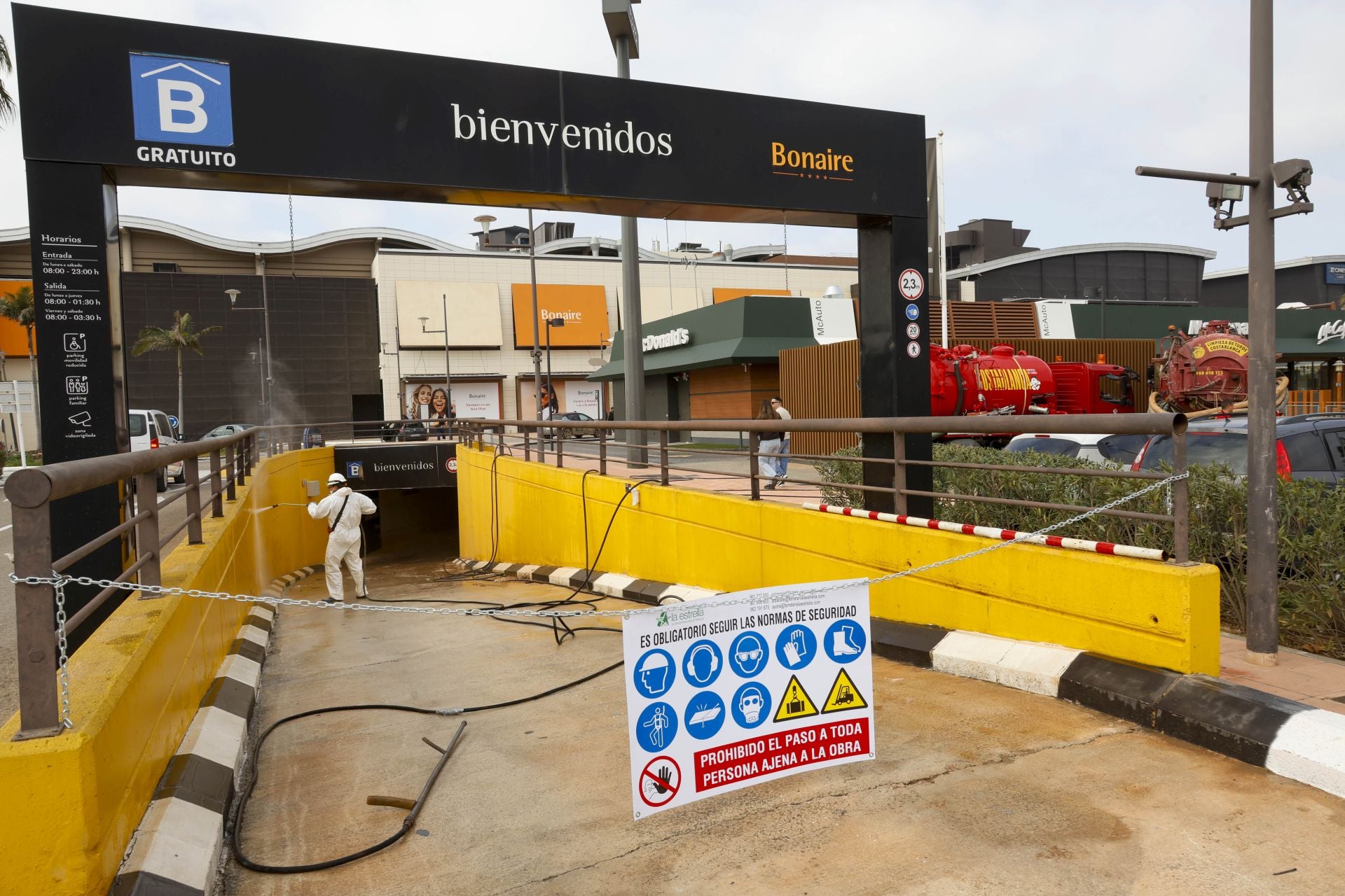 El parking de Bonaire, cerrado tras la reapertura del centro comercial