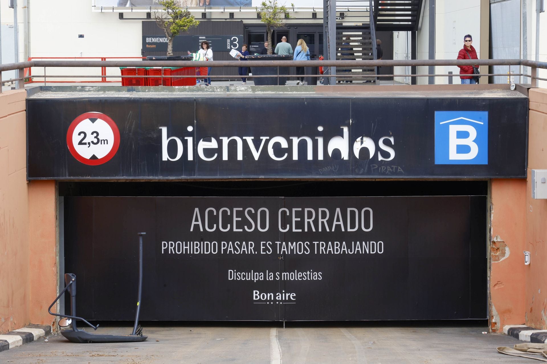 El parking de Bonaire, cerrado tras la reapertura del centro comercial