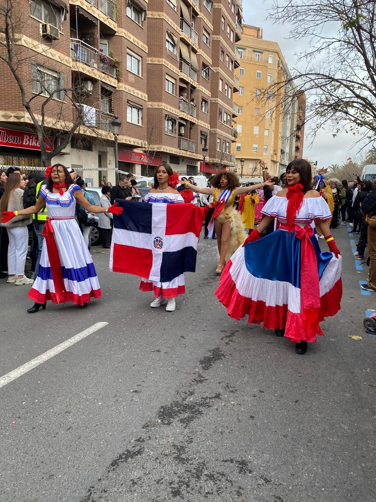 El carnaval revoluciona las calles de Ruzafa