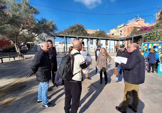 Reunión de la concejala Julia Climent, con los vecinos de Nazaret.