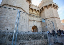 Vallado por primera vez de las Torres de Serrano, el año pasado durante Fallas.