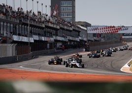 Salida de una de las carrers celebradas en el Circuit Ricardo Tormo.