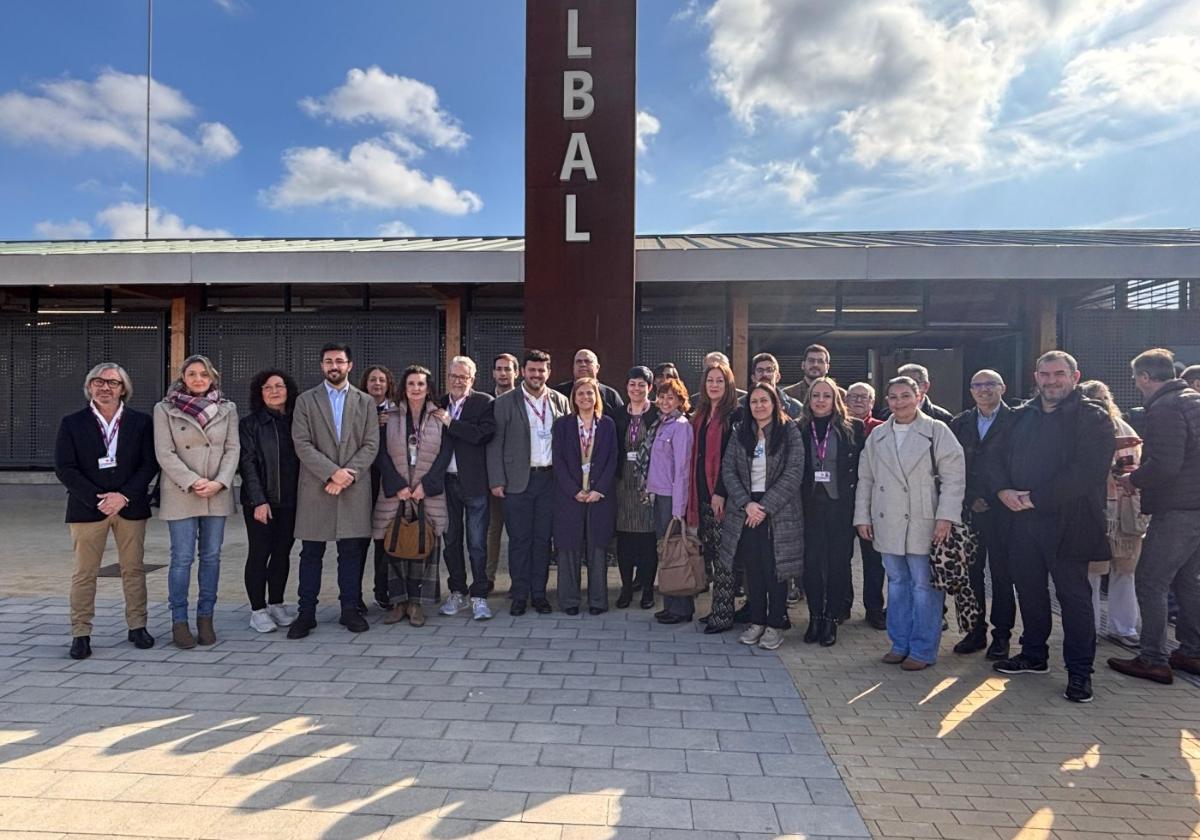 Las autoridades, durante la inauguración de la nueva estación.