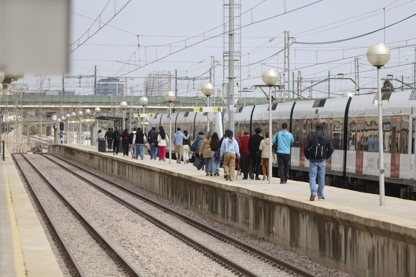 El metro recupera la frecuencia de paso anterior a la dana