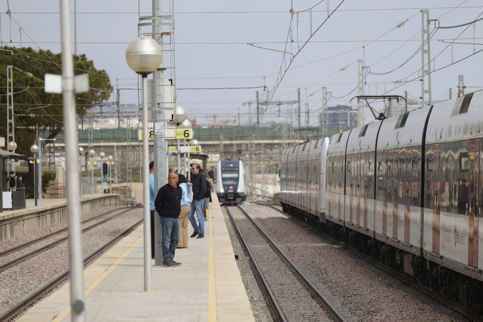 El metro recupera la frecuencia de paso anterior a la dana