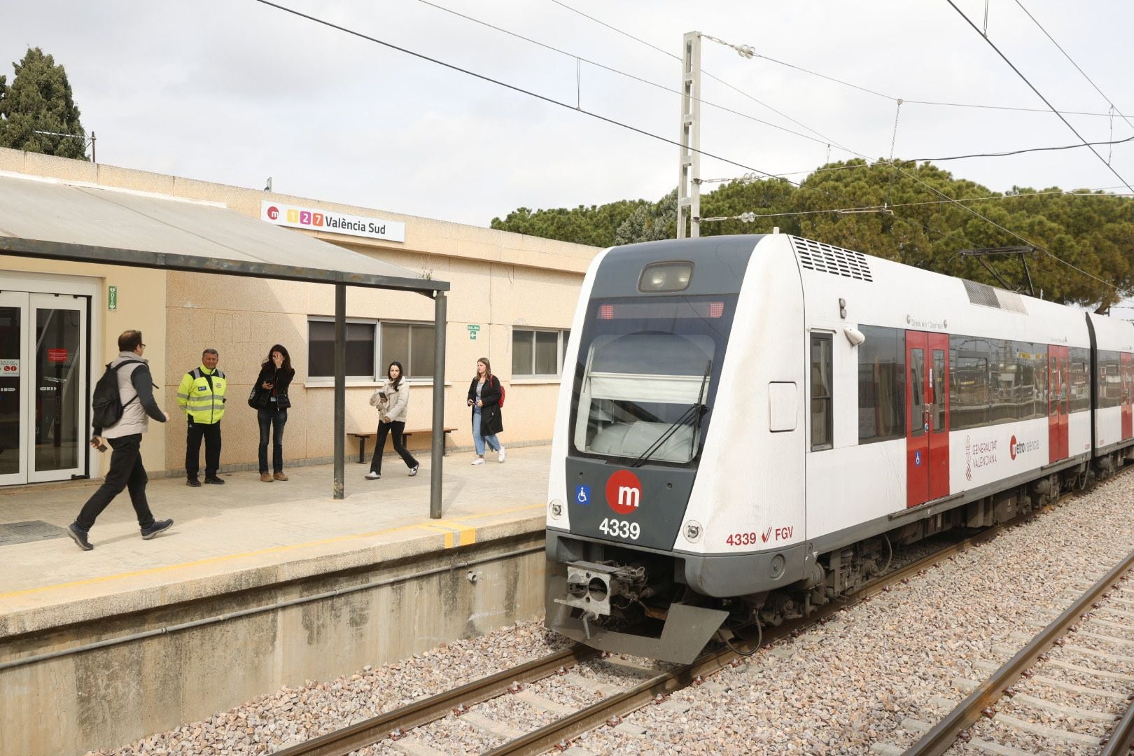 El metro recupera la frecuencia de paso anterior a la dana