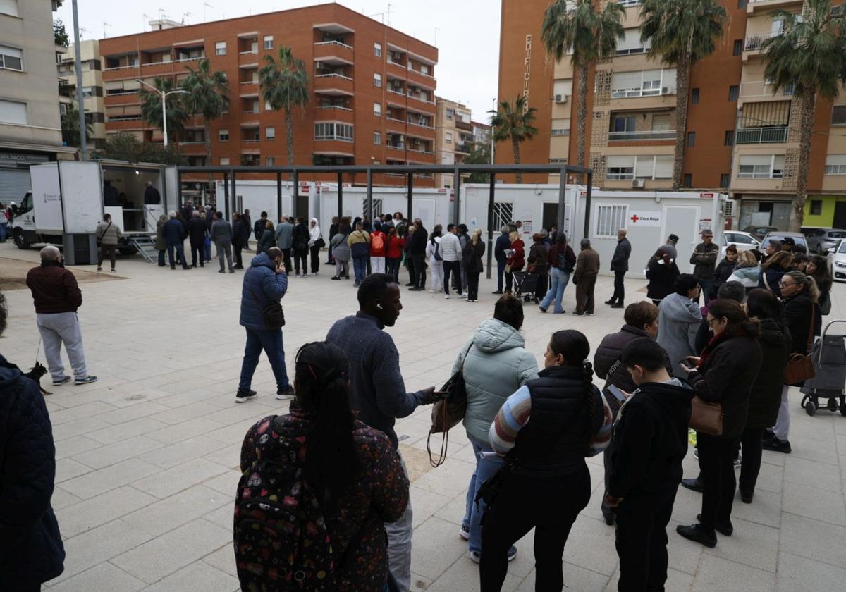 Cola en la avenida Rambleta, 48 en Catarroja