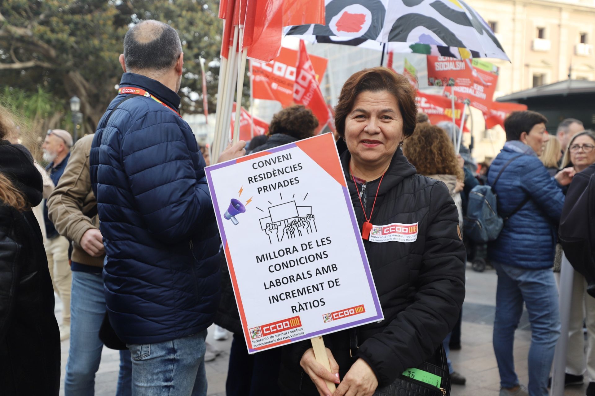 La protesta de los trabajadores de Servicios Sociales, en imágenes