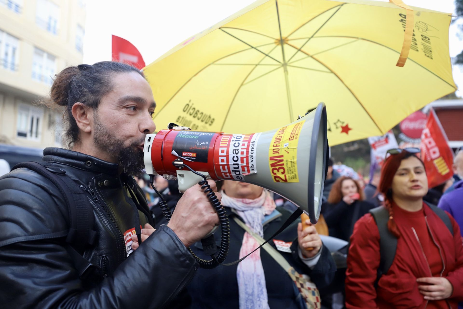 La protesta de los trabajadores de Servicios Sociales, en imágenes