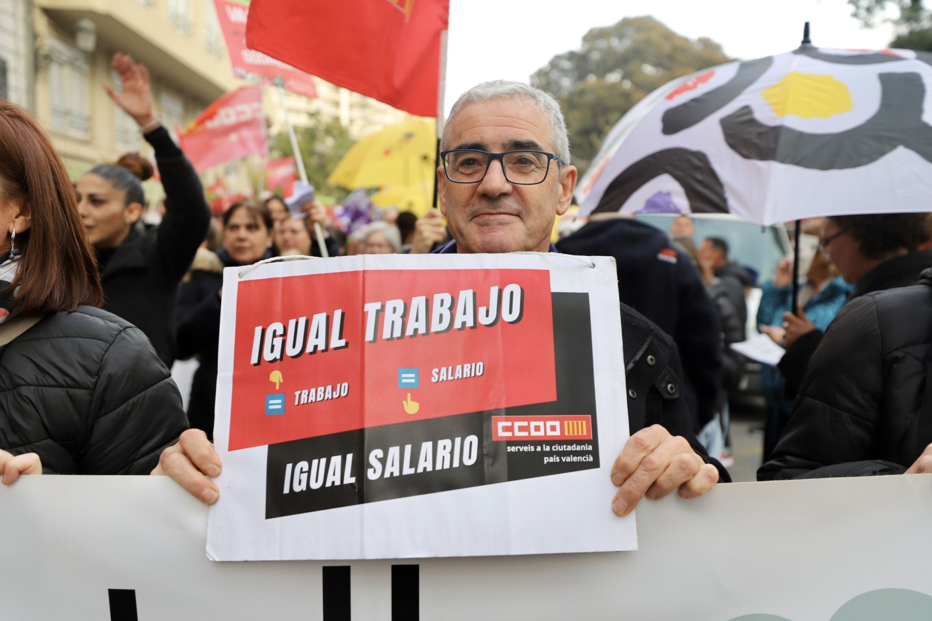 La protesta de los trabajadores de Servicios Sociales, en imágenes