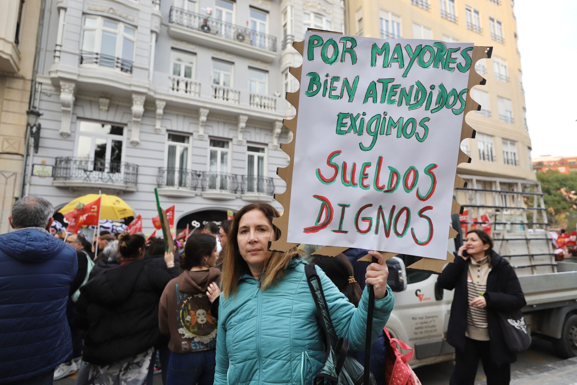 La protesta de los trabajadores de Servicios Sociales, en imágenes