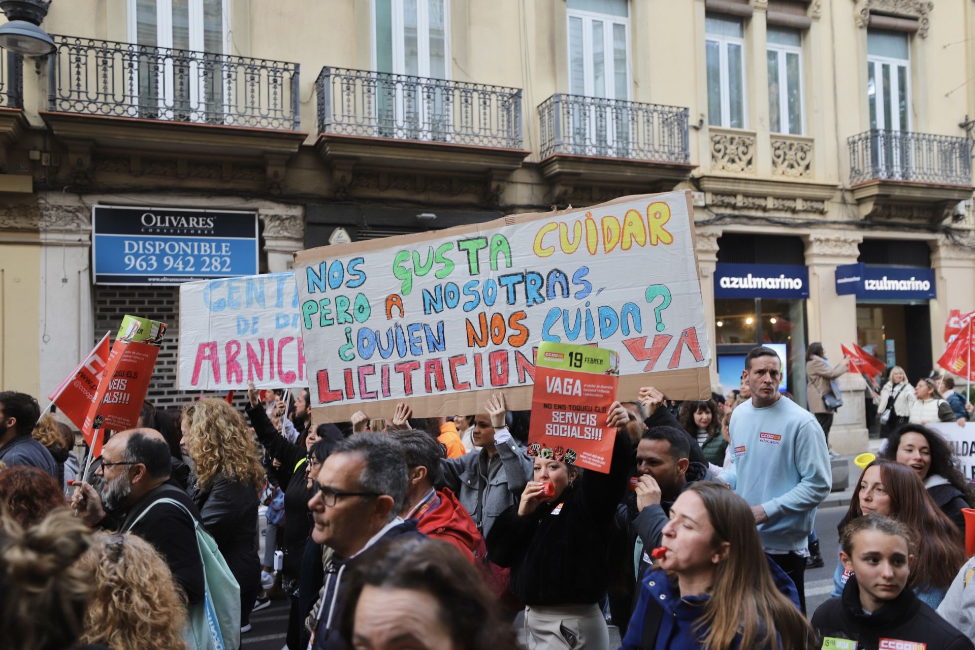 La protesta de los trabajadores de Servicios Sociales, en imágenes