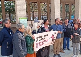 Representantes de algunas entidades, este miércoles en el Parque Central de Valencia.