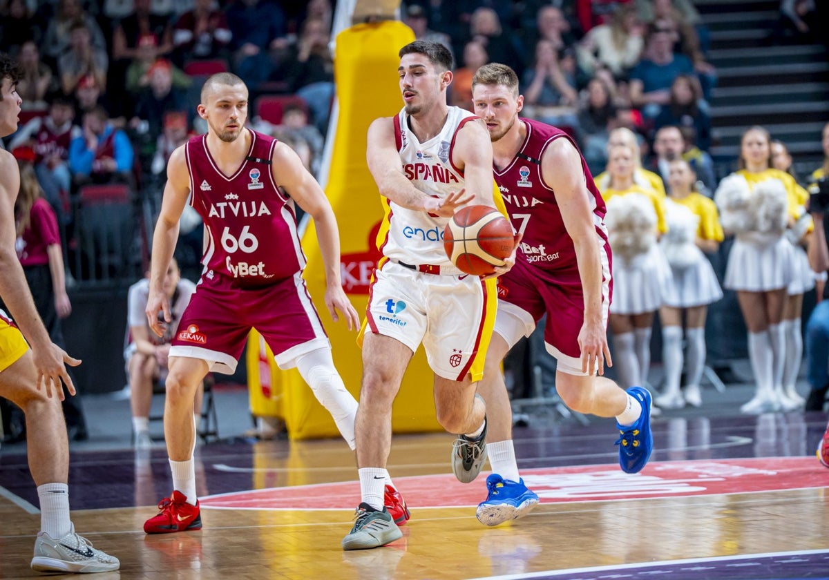 Guillem Ferrando, durante su debut con España en Letonia.