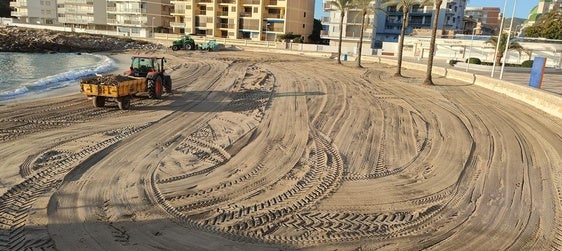 Limpieza en las playas de Cullera.