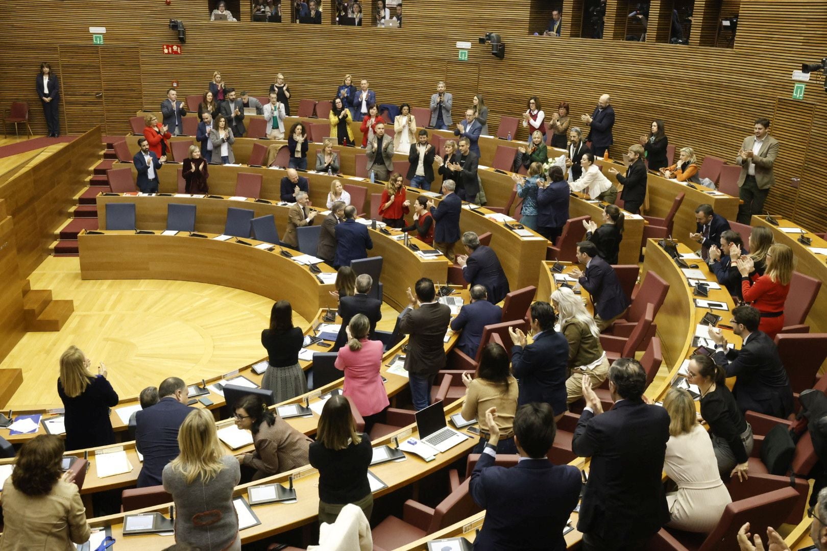 El pleno de Les Corts, en imágenes