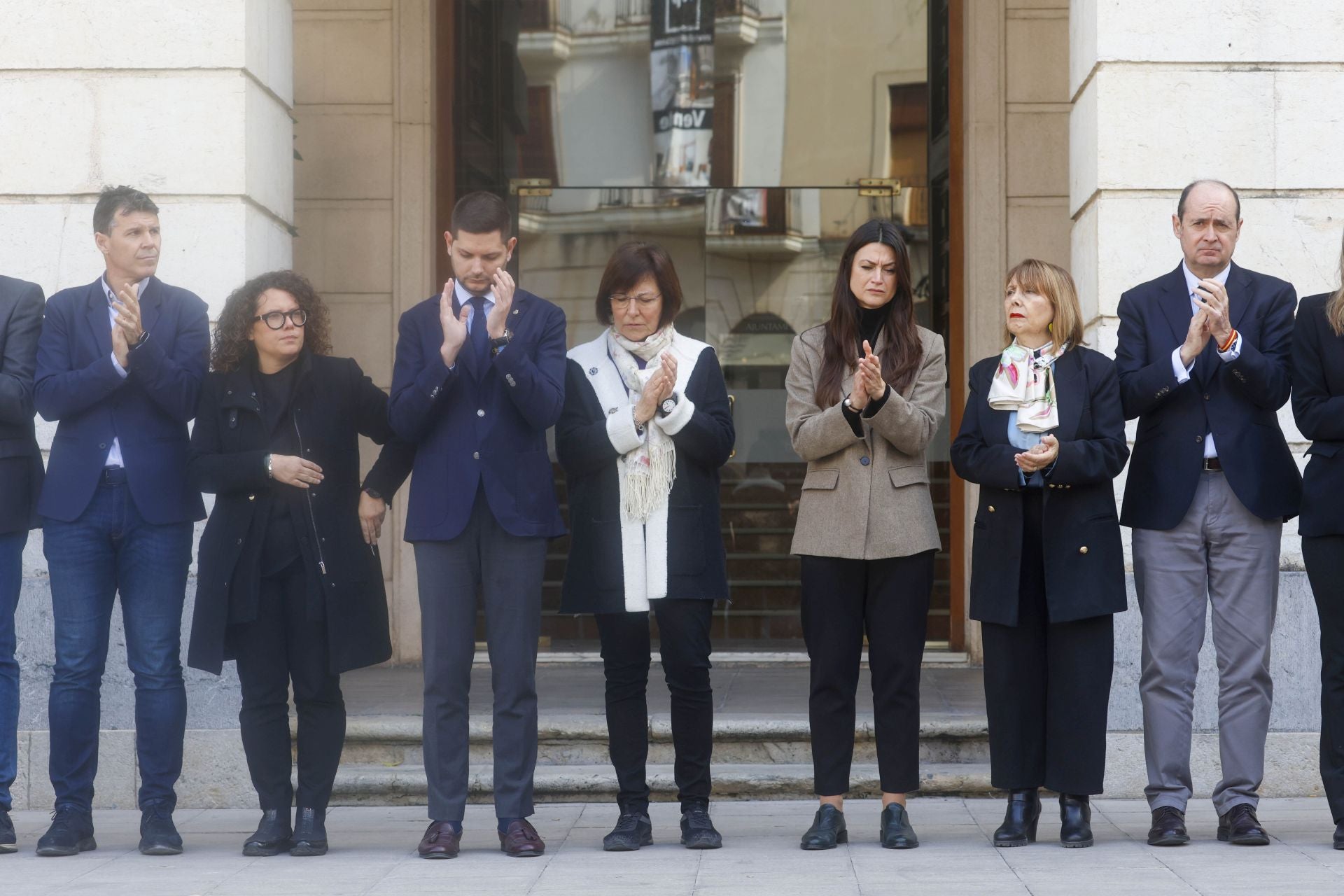 Emotivo minuto de silencio por Arturo Torró en Gandia