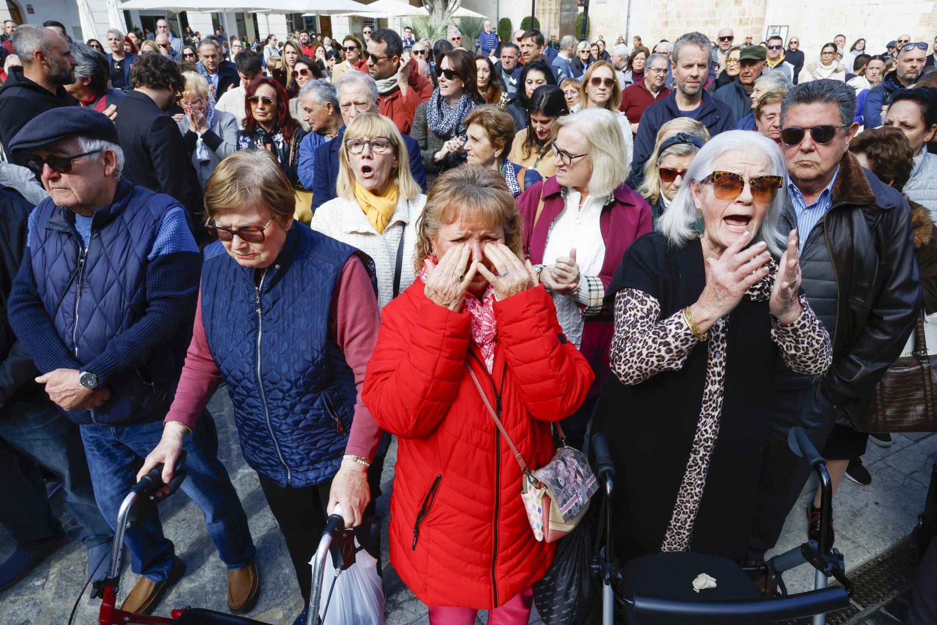 Emotivo minuto de silencio por Arturo Torró en Gandia