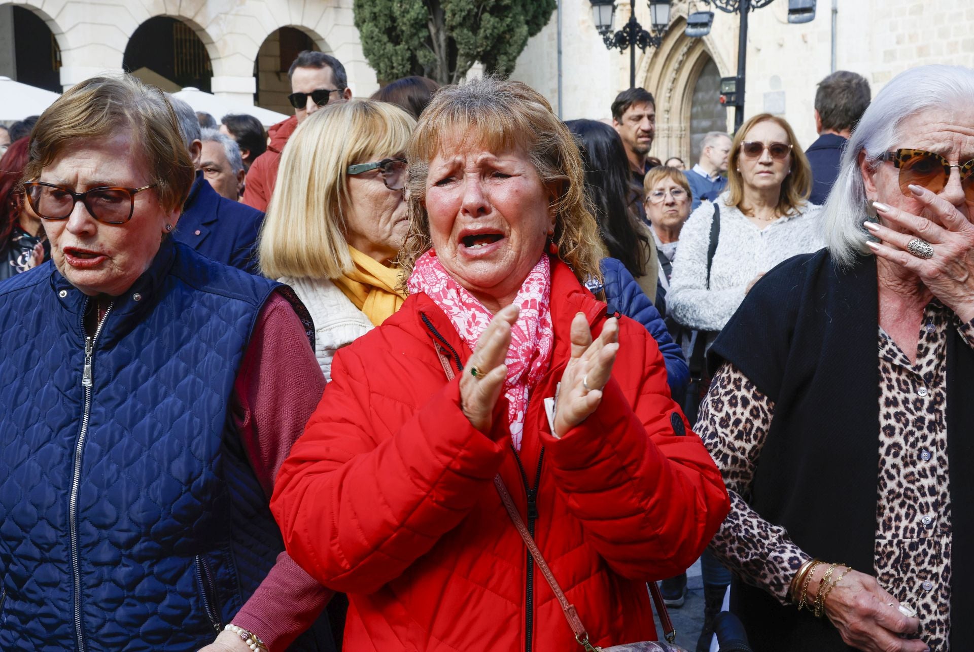 Emotivo minuto de silencio por Arturo Torró en Gandia