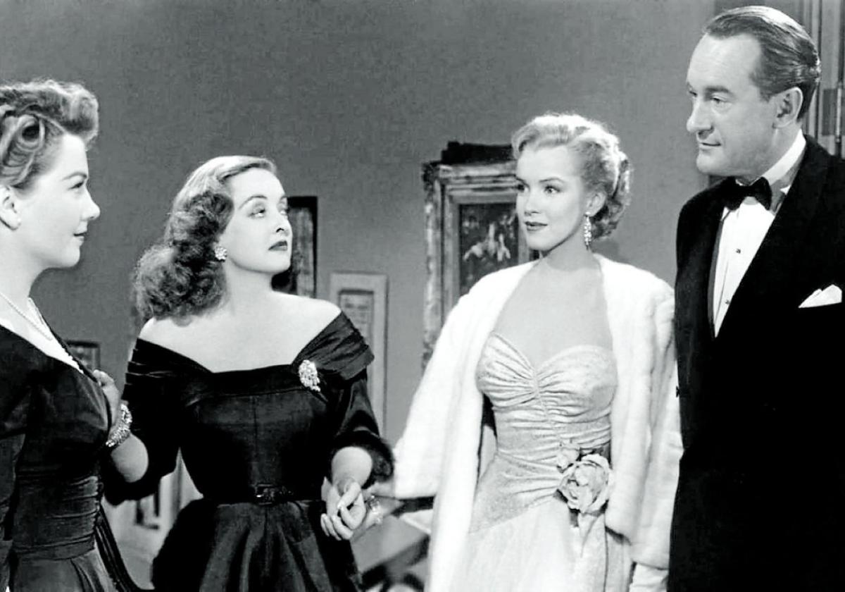 'Eva al desnudo'. De izquierda a derecha, Anne Baxter, Bette Davis, Marilyn Monroe y George Sanders.