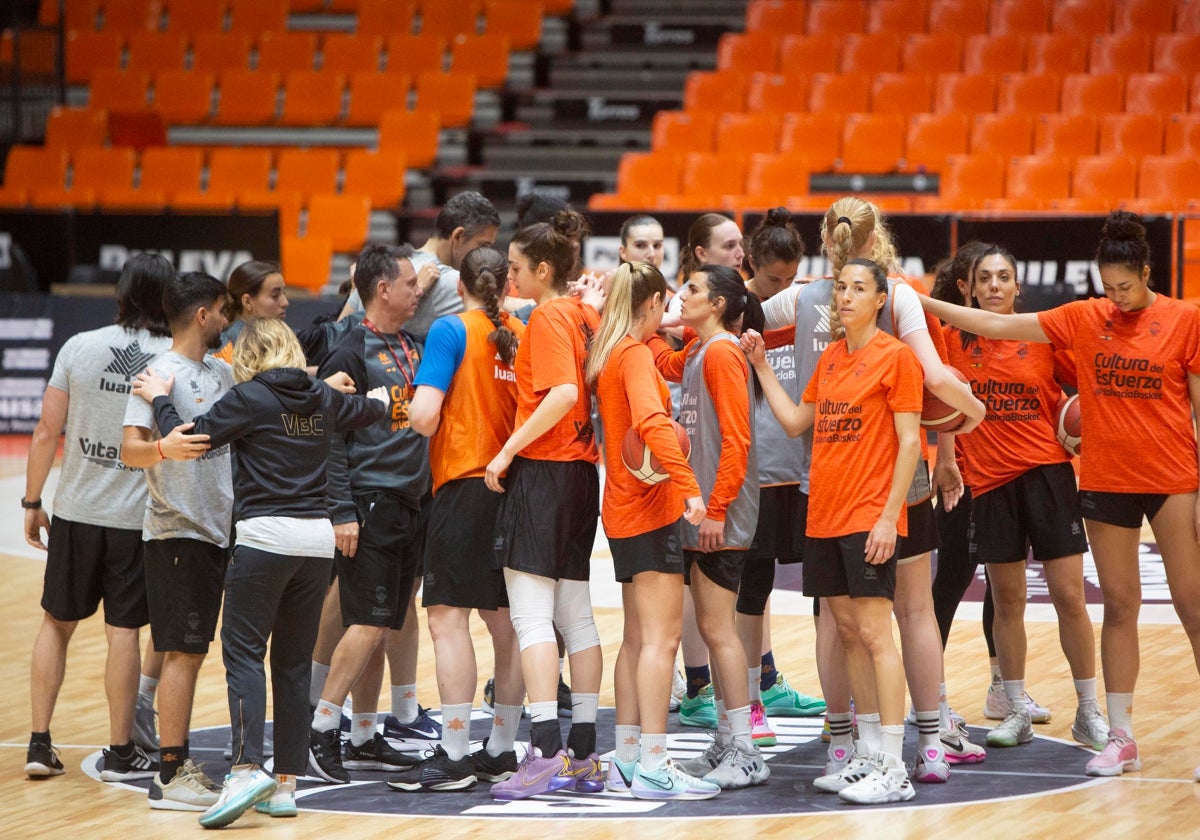 Entrenamiento del Valencia Basket Femenino.