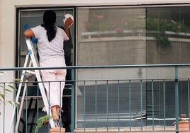 Una asistenta, durante su jornada de trabajo.