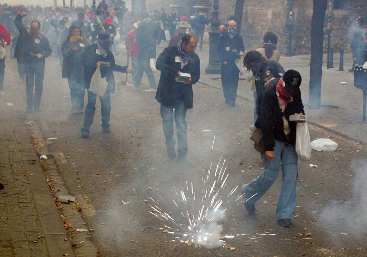 Despertà, uno de los actos falleros en los que los petardos son los auténticos protagonistas.