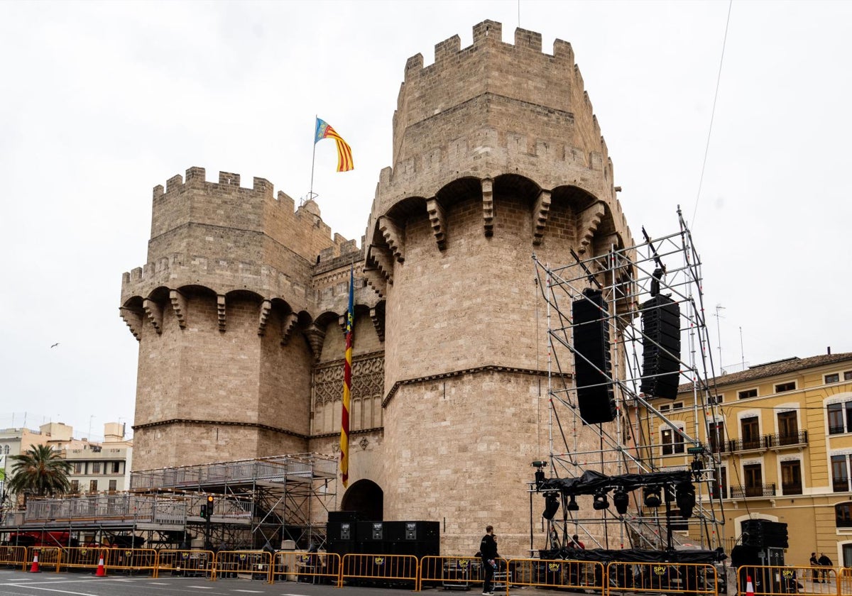 Montaje de la Crida, este sábado en las torres de Serranos.