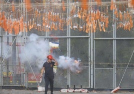 Mascletà en la plaza del Ayuntamiento de Valencia.