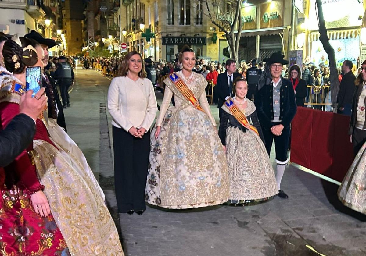 Berta Peiró y Lucía García han lucido en todo su esplendor sus nuevos trajes para la Crida 2025.